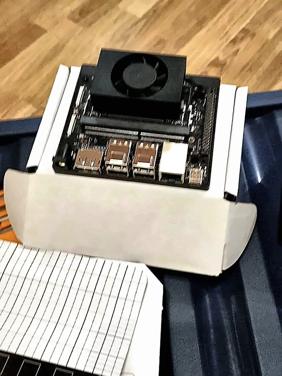 NVIDIA Jetson Orin Nano Super utilizado en el primer puesto de desarrollo de la cabeza de Evopien